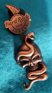 SYDNEY 3D BRONZE SKULL & VENOMOUS COILED SNAKE GUITAR 2017 Hard Rock Cafe PIN LE - Imagen 1 de 1