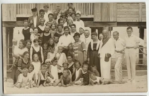 Foto postal real vintage de los años 20 - Foto de playa de grupo - Trajes de baño - Imagen 1 de 2