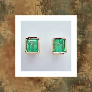 Fine Emerald Earrings Studs in 18 KT Yellow Gold with Natural Colombian Emeralds - Picture 1 of 12