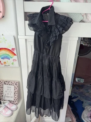 Disfraz Wednesday Addams 120 8 9 años usado en excelente estado gótico negro bruja emo vestido botones Foto 1 de 4