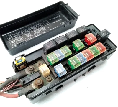 P56021810 Dodge 2001 2002 Ram Van relé caja de fusibles bahía del motor 1500 2500 1999 C73 Foto 1 de 4