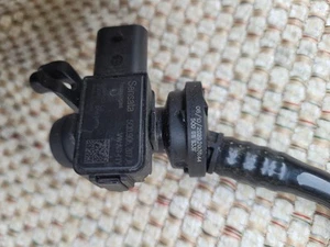 5q0 906 207A Sensor & 2q0 612 041 Pipe - Picture 1 of 3