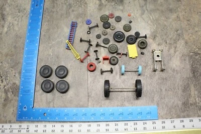 LOT OF TOY VEHICLE PARTS PLASTICRAFT AND UNMARKED PIECES 106C - Изображение 1 из 4