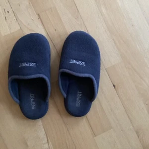 Esprit Damen Hausschuhe Gr. 36 Kuschelig Warm Marine mit Logo - Bild 1 von 5