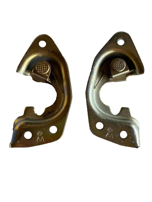 DATSUN 620 Pickup Truck PLATE STRIKER ASSY DOOR LOCK LH / RH 1972-1979 NEW. - Image 1 of 4