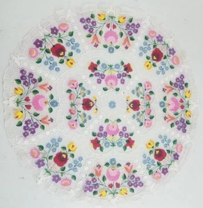 Vintage Hungarian Hand Embroidered Floral Motif Tablecloth 94x94cm - Picture 1 of 12
