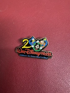 Disney Celebrate The Future Hand in Hand 2000 Mickey, Donald, Goofy Pin - Bild 1 von 1