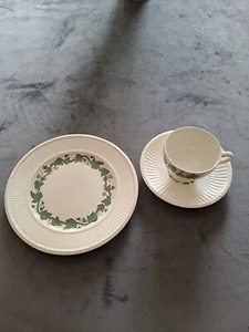 1 Gedeck Wedgwood Stratford Edme "Efeu" - Dessertteller, Tasse und Untertasse - Bild 1 von 5