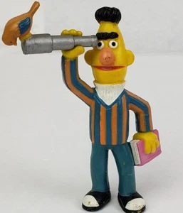 Sesamstraße PVC Figur "Bert mit Teleskop" in gutem Zustand. - Bild 1 von 5