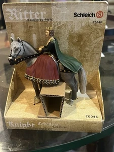 Schleich Ritter World of Knights #70048 Queen on Horseback Figurine - Picture 1 of 8