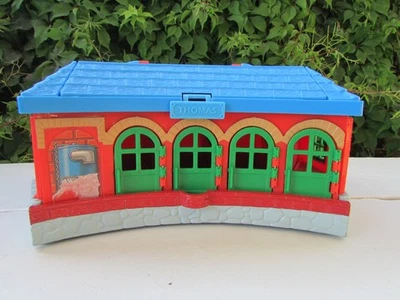 Estuche de transporte Thomas the Train & Friends Roundhouse Station para jugar Foto 1 de 4