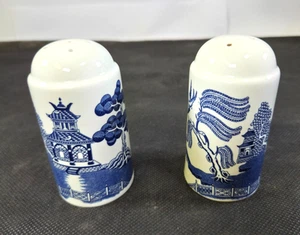 Vintage Set of Blue Willow Made in England Salt & Pepper Shakers 3 3/4" Tall - Picture 1 of 12