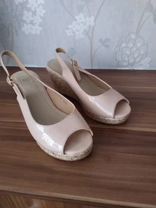 SOLE DIVA PATENT WEDGE SANDALS SIZE 6 E - Picture 1 of 5
