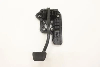 2017 - 2025 CHRYSLER PACIFICA BRAKE FOOT STOP PEDAL W/ MOUNT BRACKET OEM - Image 1 of 4