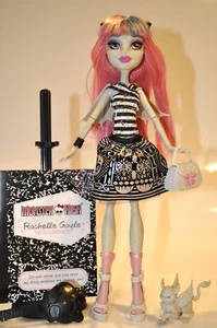 Monster High Rochelle Goyle Modepuppe 1. Welle - X3650 - 2011 - ohne Halskette - hervorragender Zustand - Bild 1 von 24