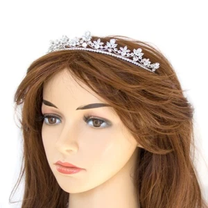 Swarovski Crystal Rhodium Plated Wedding Bridal Tiara Crown. - Picture 1 of 2