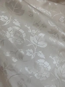 White Floral - 100% Silk Jacquard Fabric - Picture 1 of 4