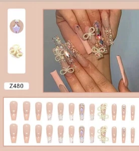 Press on nails - Picture 1 of 3