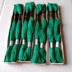 8 Skeins Embroidery Floss Vintage Kelly Green 2 String Floss w Box - Picture 1 of 2