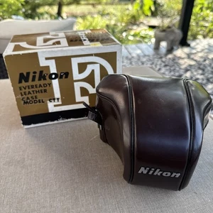 Nikon F Eveready custodia in pelle modello CTT 1967 con confezione originale - Foto 1 di 13
