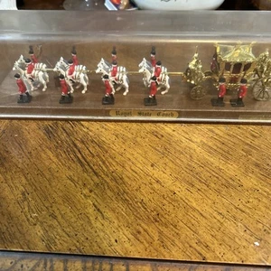 CRESCENT TOYS VINTAGE Display Case DIECAST SILVER JUBILEE ROYAL STATE COACH - Picture 1 of 15