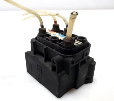 ✅ 2010-2018 OEM Mercedes W212 E63 AMG Air Suspension Leveling Valve Block - Image 1 of 4