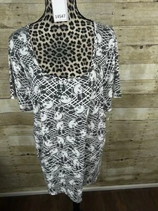 NWT Lularoe Womens 3XL Classic Tee T-Shirt NWT ~ Disney Mickey Mouse - Picture 1 of 2