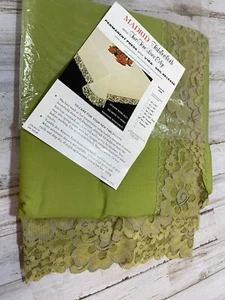 Vintage Madrid Lace Tablecloth 60"x104” Oblong Two Tone Lace Edge USA Made Green - Picture 1 of 12