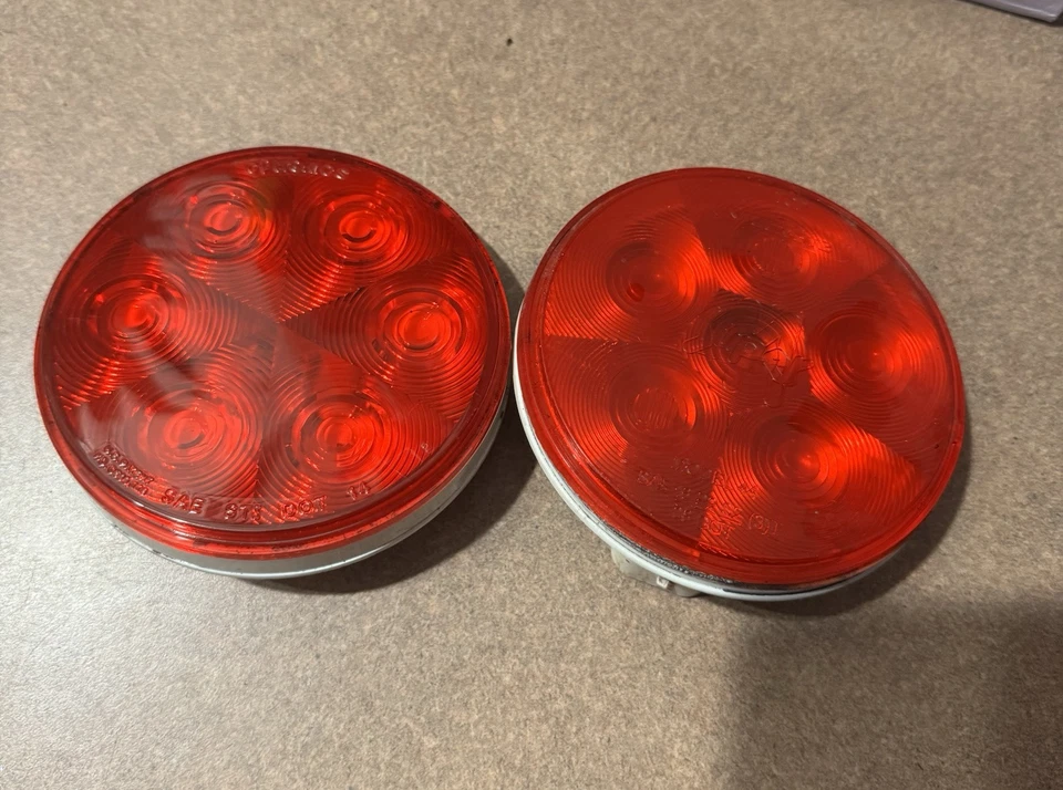 "Juego de 2 luces traseras de señal de giro de parada redonda diodo rojo 1 Truck Lite 1 Optronics" Foto 1 de 4