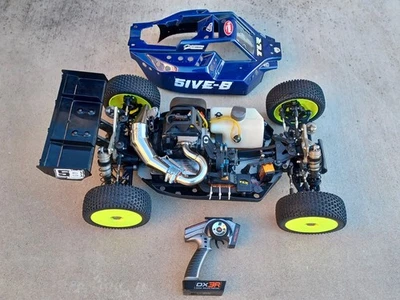 Team Losi 5IVE-B 1/5 RC 4WD buggy a gás dinamite 29CC Bartolone Savox (QUASE PERFEITO) - Imagem 1 de 4