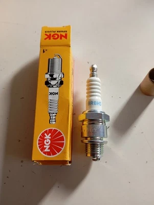 Bougie NGK br8hs aprilia yamaha mbk ktm benelli peugeot malaguti