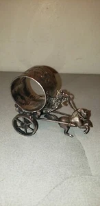 VIKTORIANISCHER MERIDEN BRITANNIA VERSILBERTER SERVIETTENRING PFERDEWAGEN 214 - Bild 1 von 7