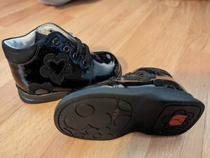 NEW! ELEFANTEN Black Patent Leather Boots with Flowers Size Infant US 3 W EU 18W - Picture 1 of 5