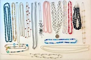 17-teiliges Modeschmuck-Set - Perlen, Perlen, Ketten, verschiedene Stile 1,8 Pfund - Bild 1 von 5