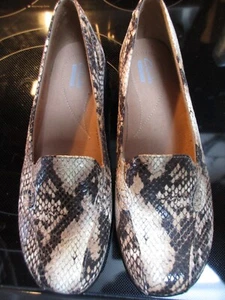 New! Clarks Collection Bayou Snake Print Slip On Loafers Women Size 7M - Picture 1 of 9