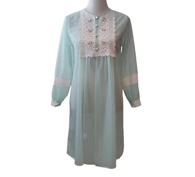 Bata de nailon semi transparente ligera de encaje verde menta 1/4 botón Gilead para mujer de colección S Foto 1 de 4