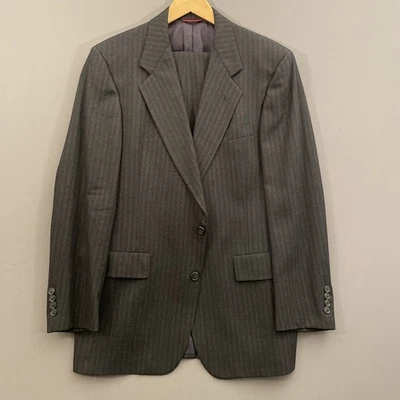 Traje De Colección Hart Schaffner Marx Para Hombres 40R Gris Tonal Rayas 2 Botones Trompetista Dorado Foto 1 de 4