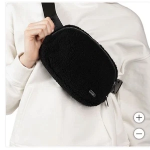 Lolë Sherpa Belt Bag Fanny pack crossbody Fleece Teddy adjustable strap New - Picture 1 of 7