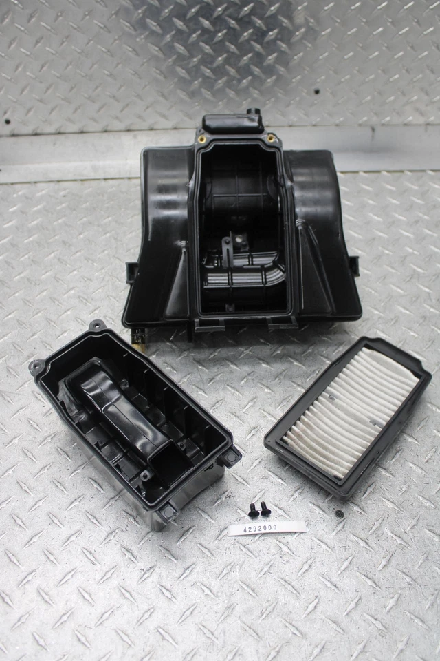 Suzuki GW250F 2015 caja de aire caja de filtro de admisión de aire 13700-48H02 Foto 1 de 4