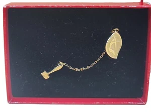 Vintage Women's United Methodist Goldtone Lapel Pin w/Chain and Gavel, BRAND NEW - Picture 1 of 13