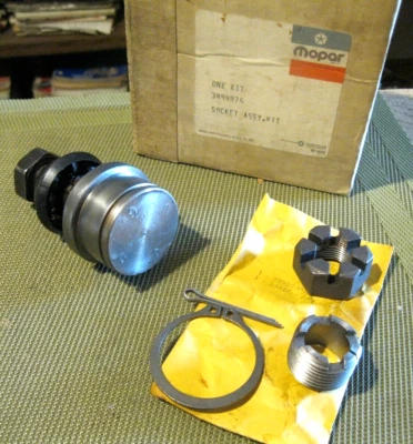 NOS Mopar 1972-1981 Dodge Truck ,W 100-250 Upper or Lower ball joint - Image 1 of 2