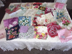Vintage Hankies Lot Of 25 SCALLOPED EDGE FLORALS incl. 5 Greeting Cards w/Hanky - Picture 1 of 10
