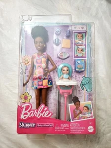 Skipper Babysitter inkl. Spielset 10 Teile Puppe Baby Fütterungszubehör FHY97 HTK34🆕 - Bild 1 von 2