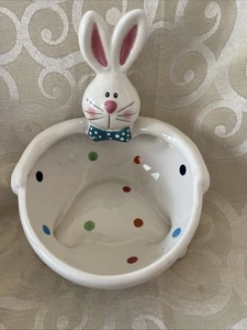 HAND-PAINTED EASTER BUNNY RABBIT FOOTED CERAMIC CANDY BOWL DISH - M - Picture 1 of 9