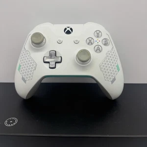 Microsoft Xbox One Special Edition Wireless Controller Sport White Light Blue - Picture 1 of 11