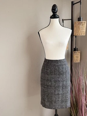 Falda lápiz Banana Republic para mujer tweed negra, gris y marfil, talla 0 usada en excelente estado Foto 1 de 4