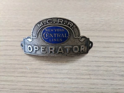 Antiguo operador ferroviario de New York Central Lines M.C.R.R. Insignia de sombrero de tren RARA Foto 1 de 4