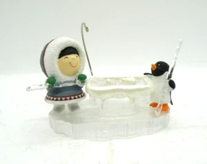 Hallmark Keepsake Ornament 1996 Frosty Friends #17 esquimales y pingüinos piscina de juego - Imagen 1 de 8