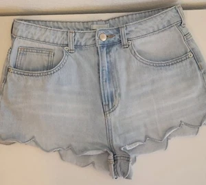H&M Scalloped Hem Denim Shorts Women's Size 8 Pre-owned - Picture 1 of 8