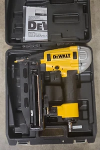 DeWalt pneumatischer 16 Gauge Präzision Punkt Finish Nagler Modell # DWFP71917 - Bild 1 von 2